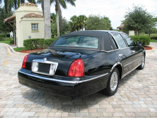 Lincoln Town Car 2002 photo 4