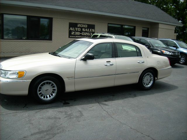 Lincoln Town Car 2002 photo 3