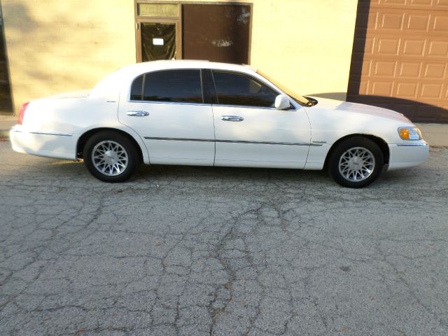 Lincoln Town Car 2002 photo 1