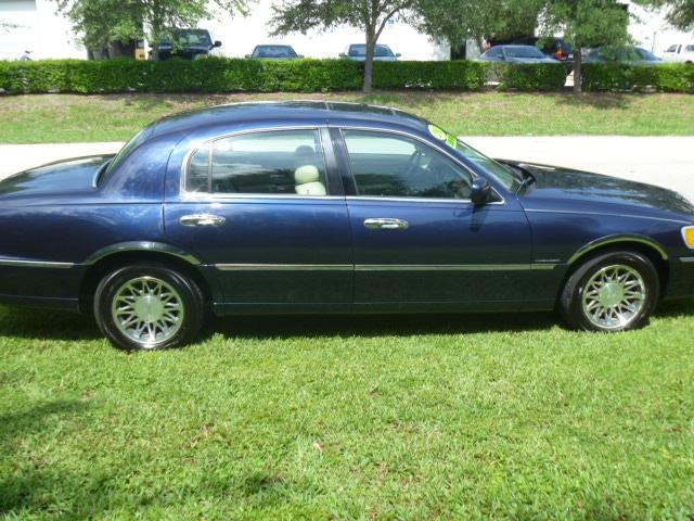 Lincoln Town Car 2002 photo 5