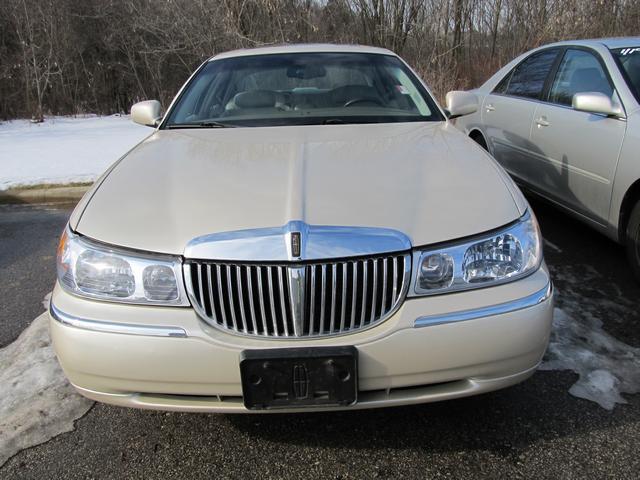 Lincoln Town Car 2002 photo 1