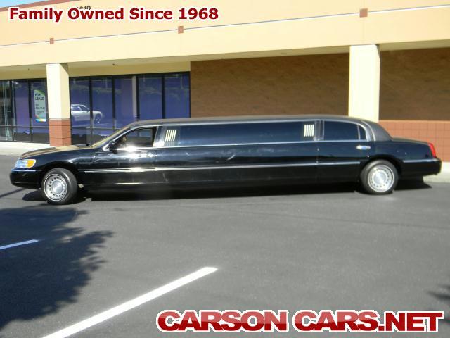 Lincoln Town Car 2002 photo 1