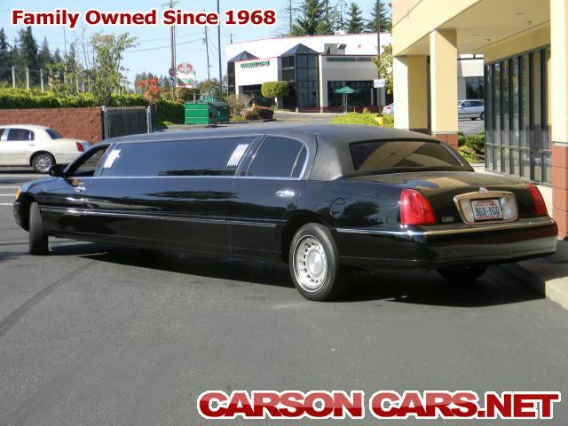 Lincoln Town Car 2002 photo 2