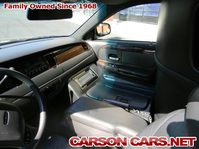 Lincoln Town Car 2002 photo 3