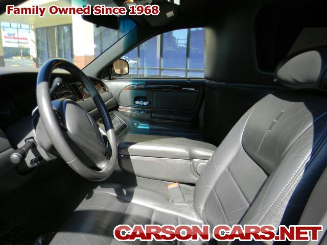 Lincoln Town Car 2002 photo 4