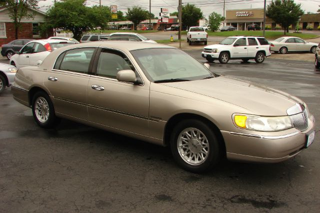 Lincoln Town Car DOWN 4.9 WAC Sedan