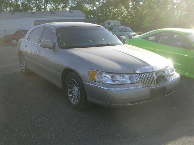 Lincoln Town Car 2002 photo 1