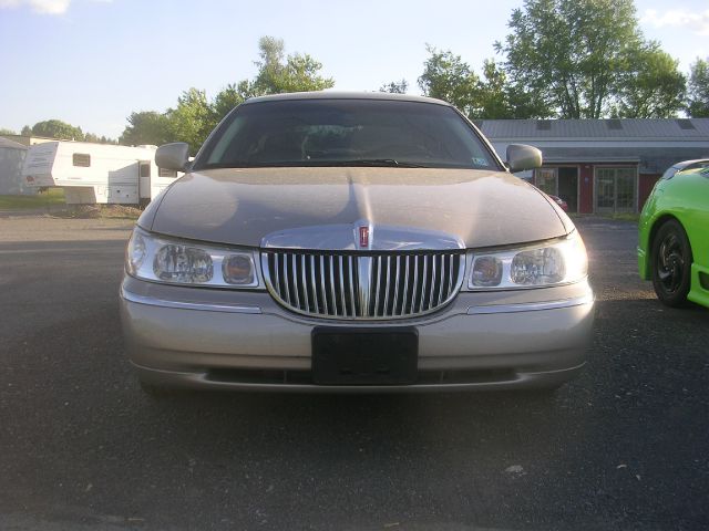 Lincoln Town Car 2002 photo 2