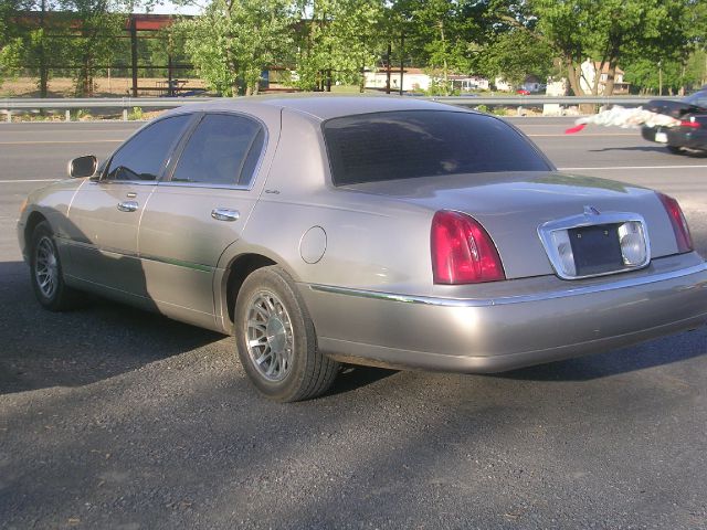Lincoln Town Car 2002 photo 3