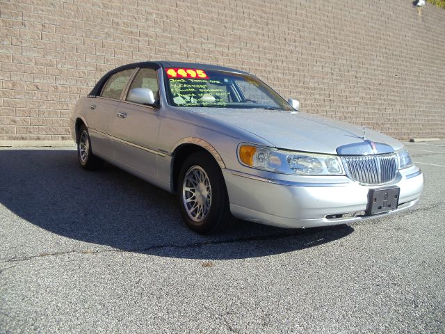 Lincoln Town Car 2002 photo 3