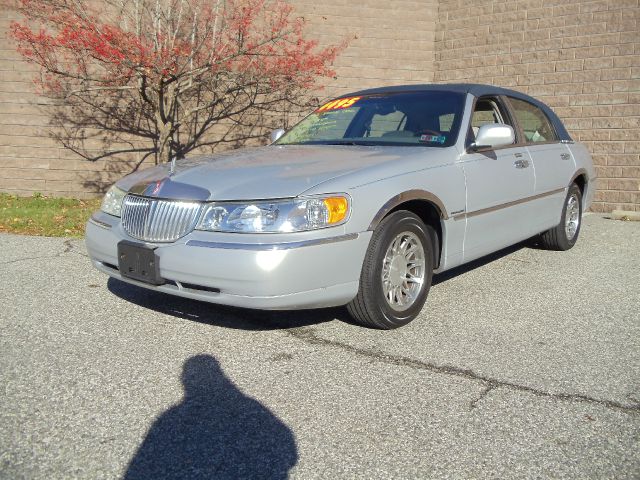 Lincoln Town Car 2002 photo 4