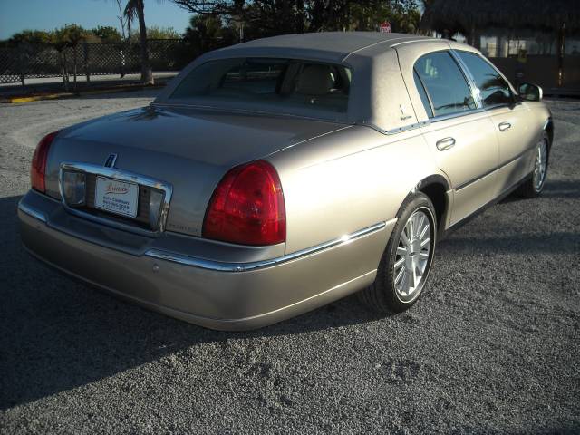 Lincoln Town Car 2003 photo 1