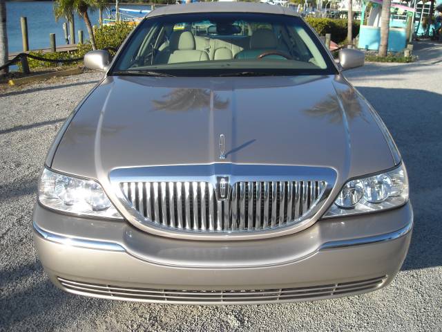 Lincoln Town Car 2003 photo 2