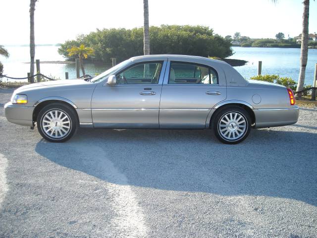 Lincoln Town Car 2003 photo 3