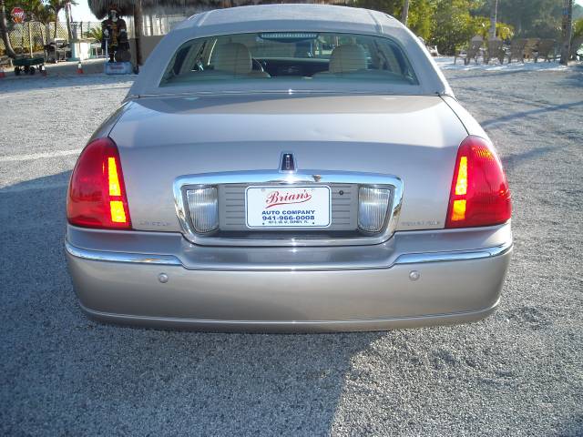 Lincoln Town Car 2003 photo 4