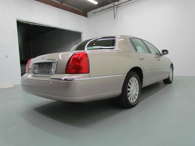 Lincoln Town Car 2003 photo 3