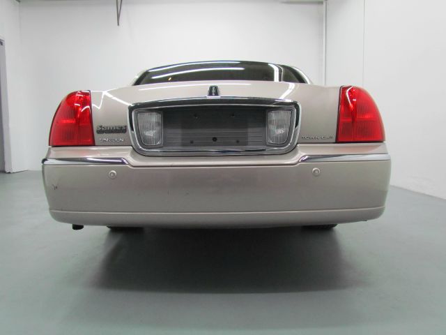 Lincoln Town Car 2003 photo 4