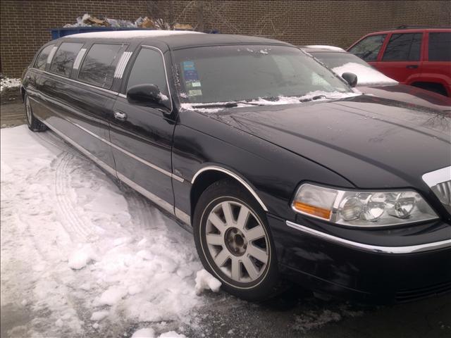 Lincoln Town Car 2003 photo 1