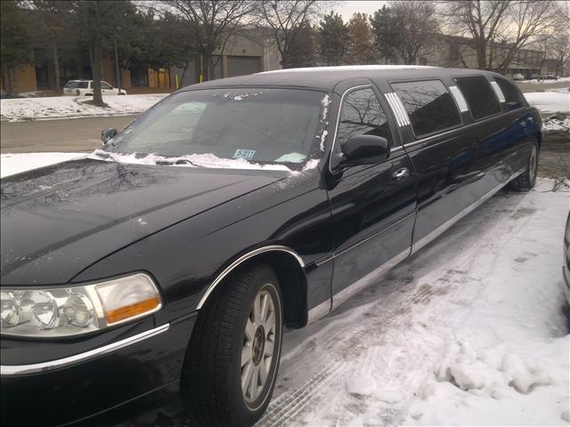 Lincoln Town Car 2003 photo 2