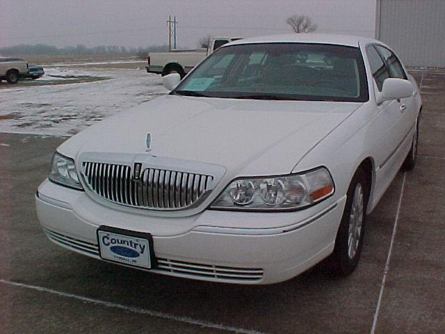 Lincoln Town Car SLT 4x4 Z71 Fully Loaded Sedan