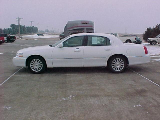 Lincoln Town Car 2003 photo 1