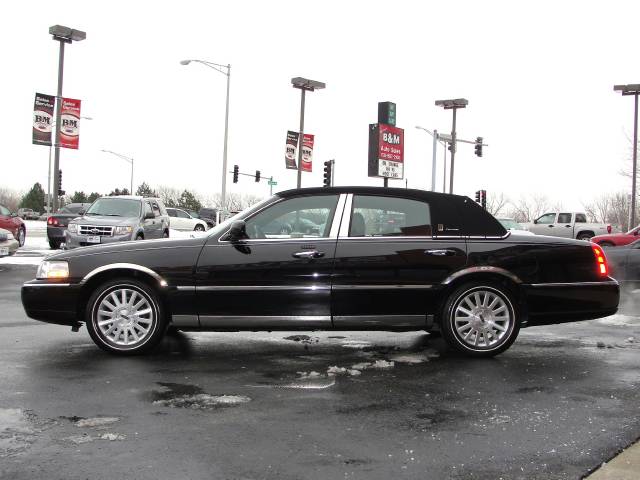 Lincoln Town Car 2003 photo 3