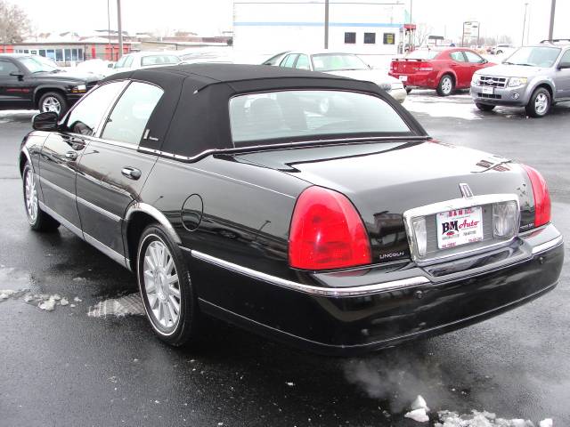 Lincoln Town Car 2003 photo 4