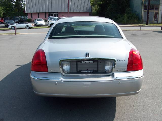 Lincoln Town Car 2003 photo 1