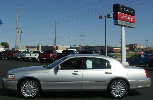 Lincoln Town Car 2003 photo 1