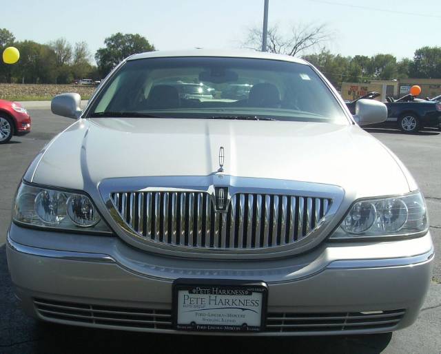 Lincoln Town Car 2003 photo 3