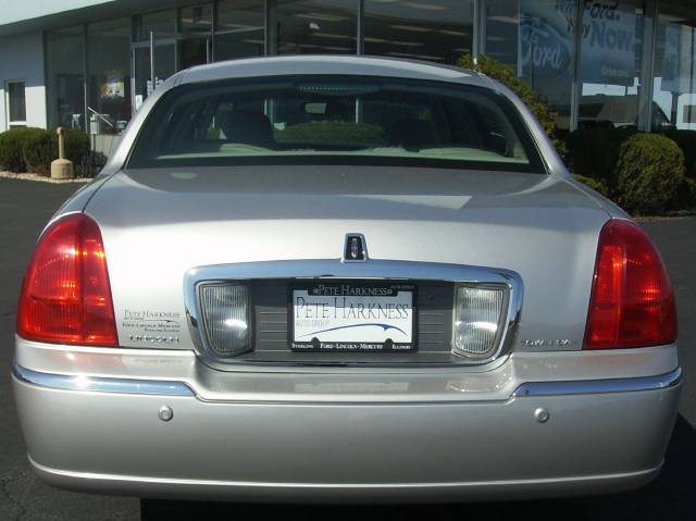 Lincoln Town Car 2003 photo 5