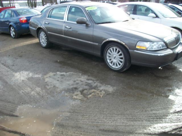 Lincoln Town Car 2003 photo 2