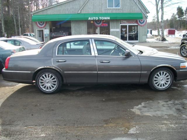 Lincoln Town Car 2003 photo 3