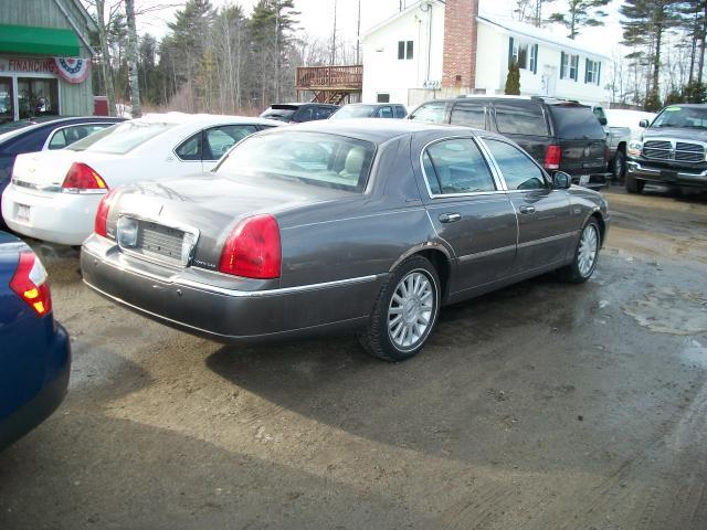 Lincoln Town Car 2003 photo 4
