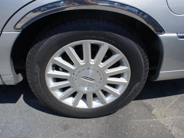Lincoln Town Car 2003 photo 3