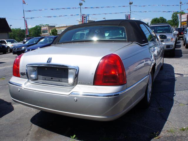 Lincoln Town Car 2003 photo 4