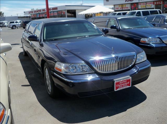 Lincoln Town Car 4dr Sdn I4 CVT ULEV Sedan