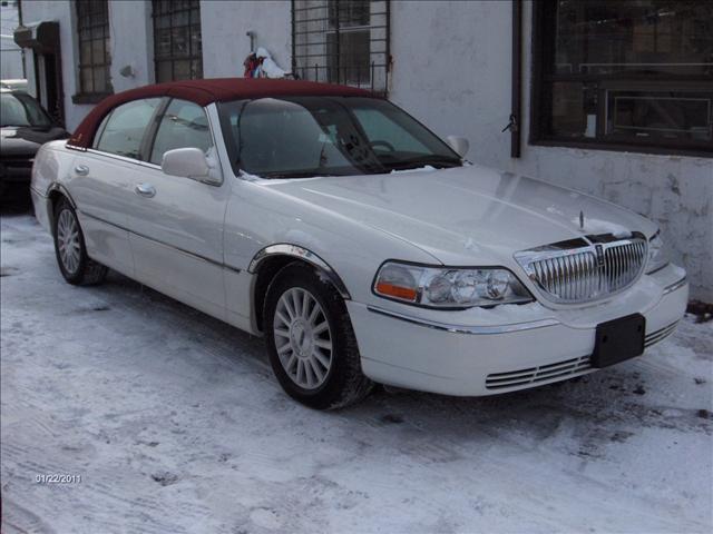 Lincoln Town Car 2003 photo 2