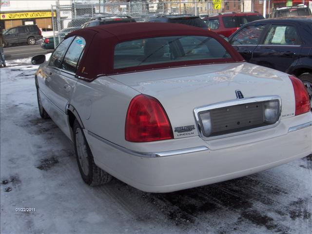 Lincoln Town Car 2003 photo 3
