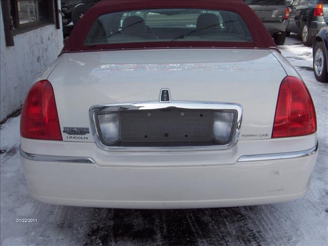 Lincoln Town Car 2003 photo 4