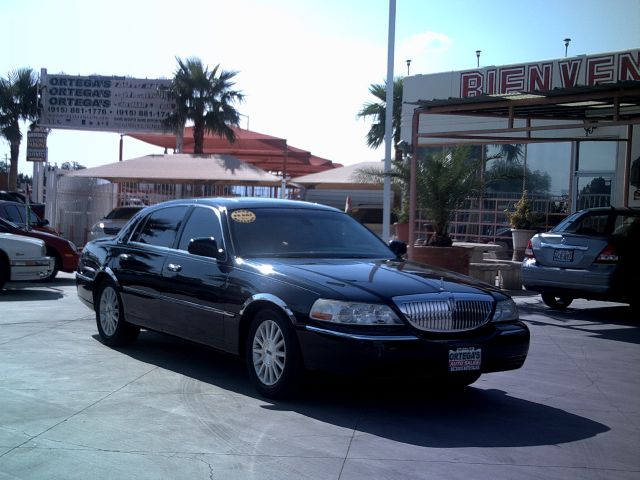 Lincoln Town Car SLT Heavy DUTY QUAD CAB Dually Sedan