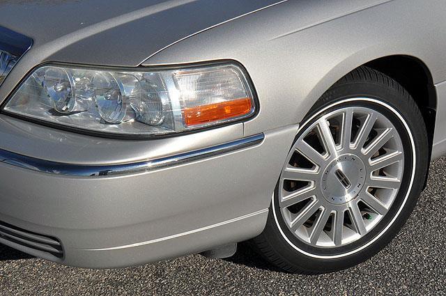 Lincoln Town Car 2003 photo 3