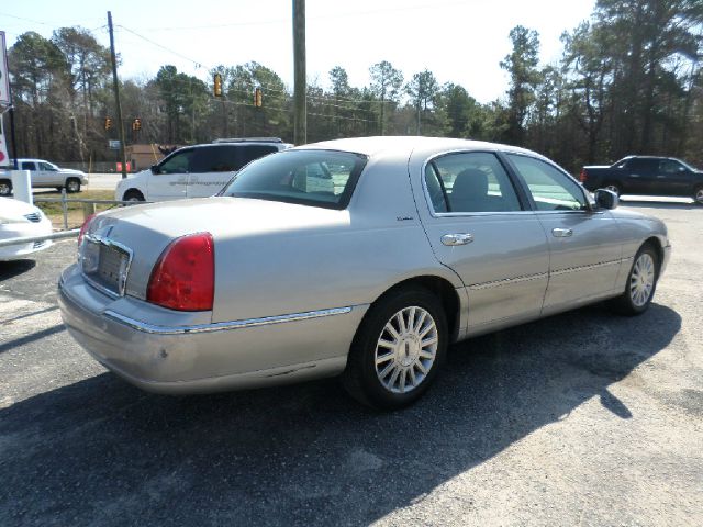 Lincoln Town Car 2003 photo 2