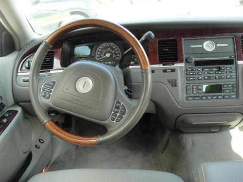 Lincoln Town Car 2003 photo 3