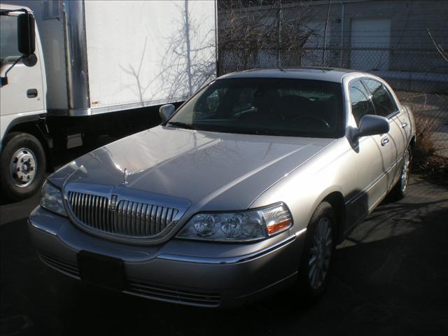 Lincoln Town Car DOWN 4.9 WAC Sedan
