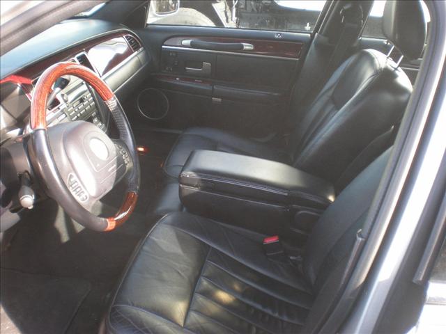 Lincoln Town Car 2003 photo 2