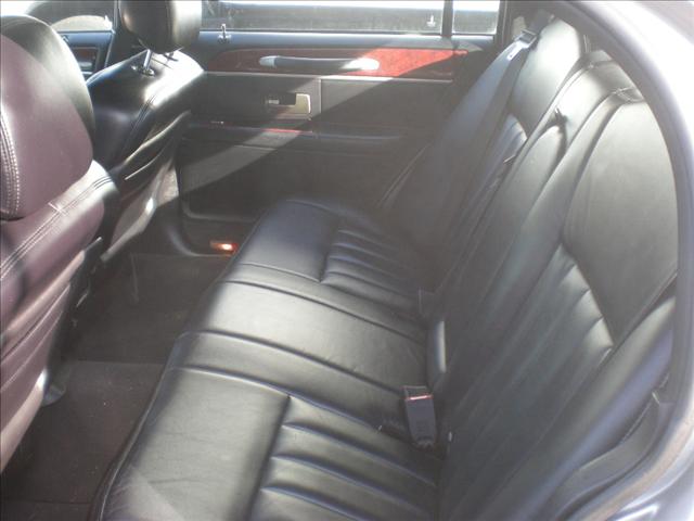 Lincoln Town Car 2003 photo 3