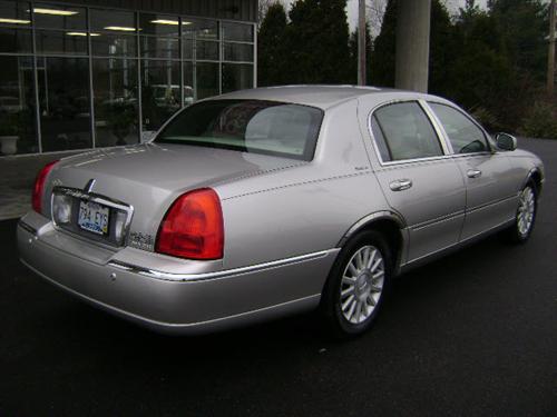 Lincoln Town Car 2003 photo 1