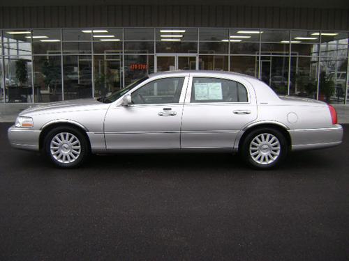 Lincoln Town Car 2003 photo 2