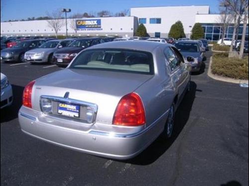 Lincoln Town Car 2003 photo 1